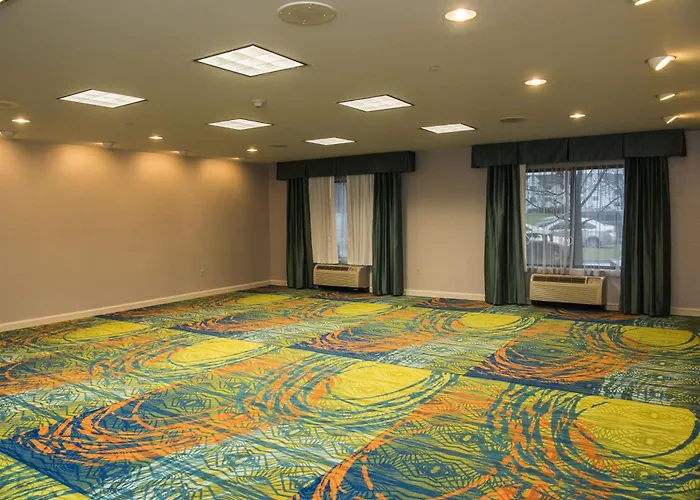 Holiday Inn Express Hotel&Suites Erie-Summit Township